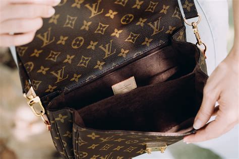 how to open and close pochette metis louis vuitton bag 